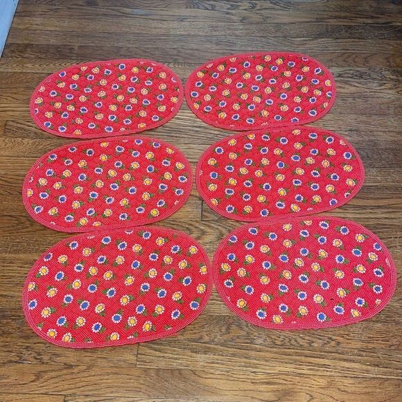 Vintage late 60s/early 70s six red quilted flower power placemats - Picture 1 of 6